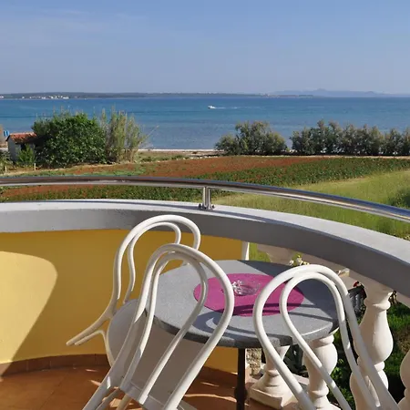 Lav Apartamento Privlaka (Zadar)