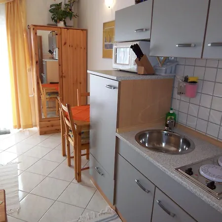 アパート Lav プリヴラカ